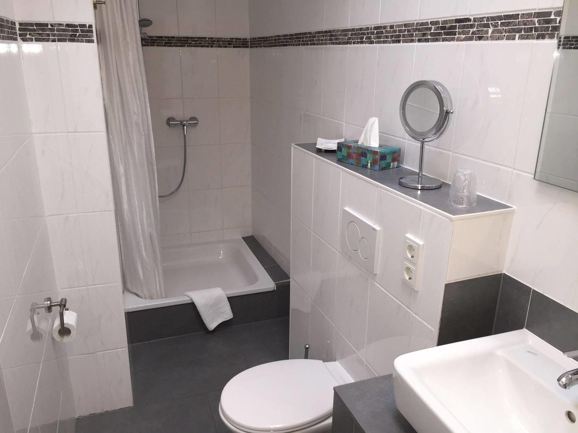 Pension Im Wirtshaus Himberg Bad Honnef Dış mekan fotoğraf